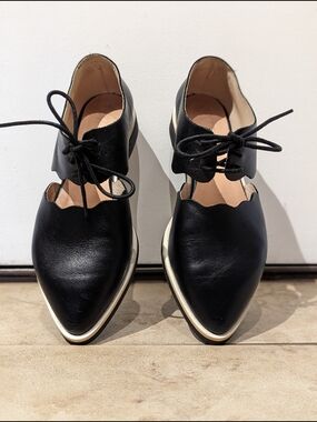 Women's Black Lace-Up Cutout Oxford Shoes